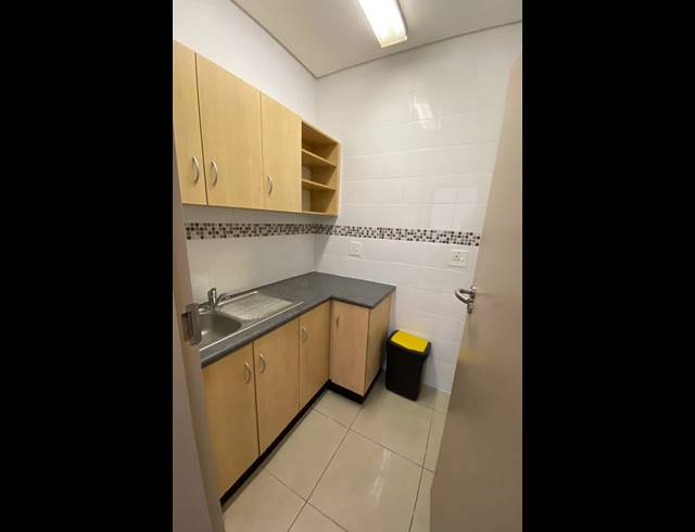141M² BUILDING TO LET IN FOURWAYS